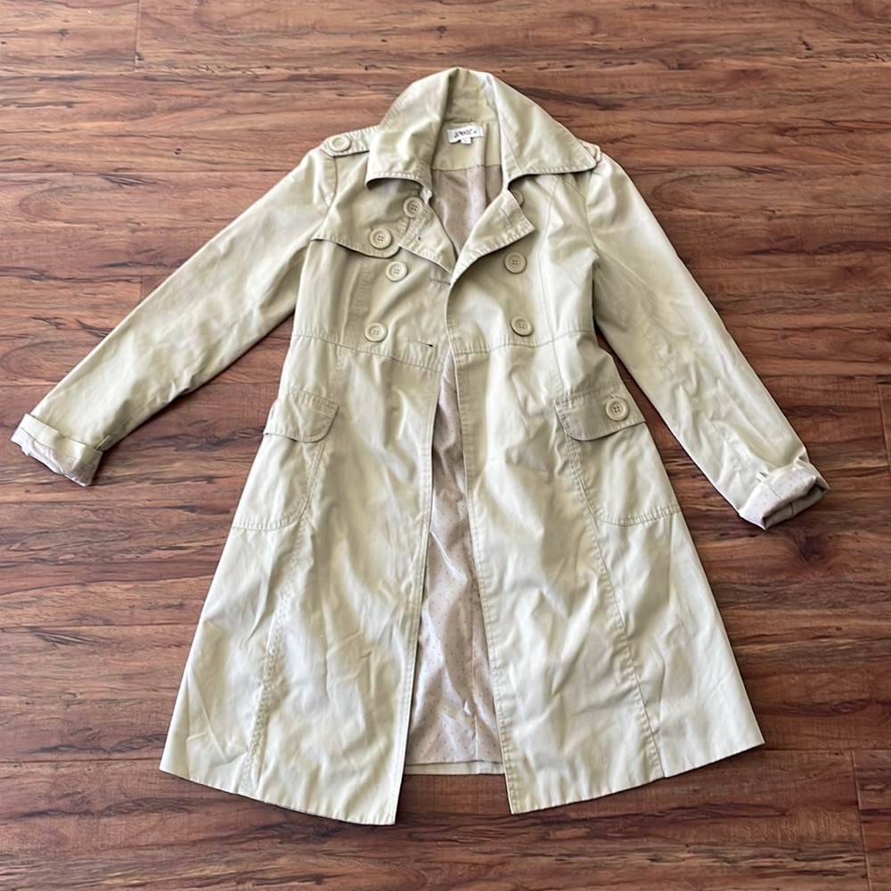 Trendy tan trench coat, size 6